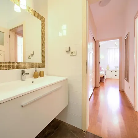 San Vista With Pool Villa