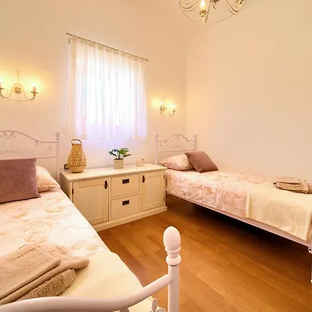 San Vista With Pool Villa