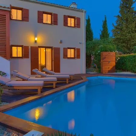 Villa San Vista With Pool *